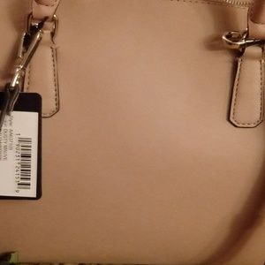 Guess Bags - NWT Guess Baldwin Park Handbag Guess Bags - NWT Guess Baldwin Park Handbag